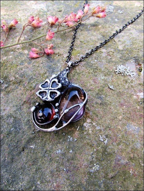 Náhrdelník - pro štěstí šperk náhrdelník kámen sklo fialový minerál tiffany čtyřlístek cínovaný handmade pro štěstí 