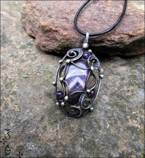 Ametystový amulet náhrdelník fialový minerál ametyst tiffany cínovaný 
