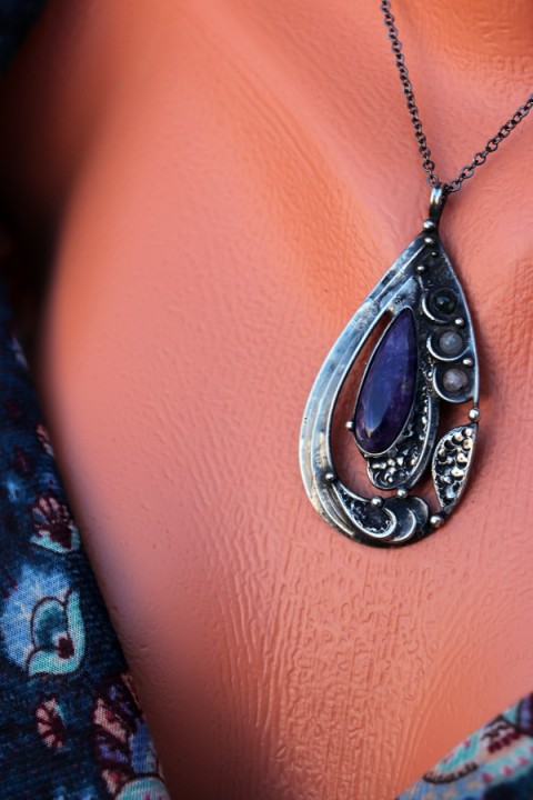 Náhrdelník čaroit šperk náhrdelník kámen originální minerál autorský amulet cínovaný čaroit. achát 