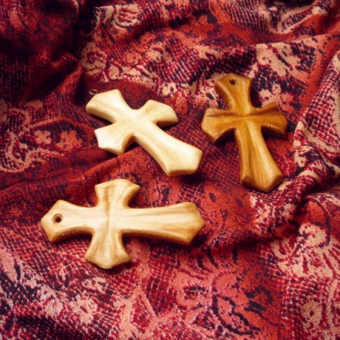 dřevěný přívěsek KŘÍŽEK dřevo šperk dřevěný přívěsek křížek ornament přírodní kříž lípa 