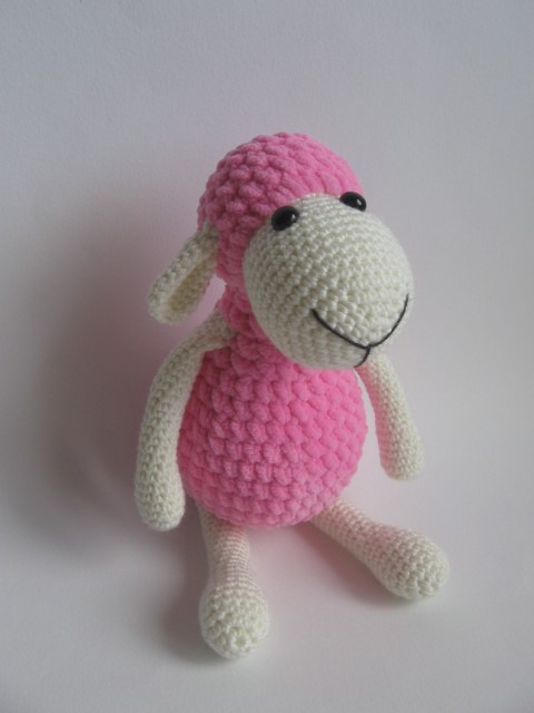 Ovečka háčkovaná ovečka růžová hračka zvířátko há 
