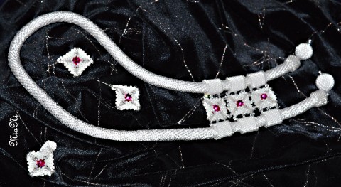 Fuchsia náhrdelník fialová elegantní bílá extravagantní prstýnek náušničky fuchsiová čirá ples jemný plesový set splolečenský 