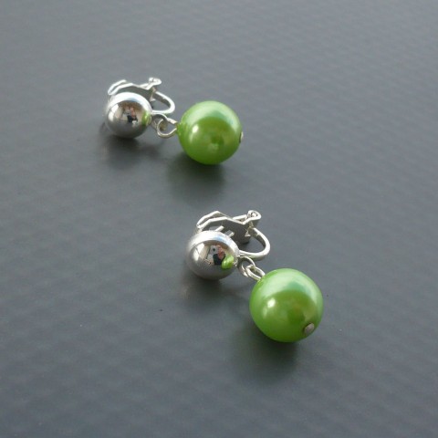 Klips. jednokul náušnice sv. zelené zelená jarní svěží jednoduché zelené jemné perličky perlička krátké něžné malé světlezelená drobné perličkové světlezelené 
