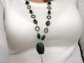 Tmavě zelený dlouhý náhrdelník
