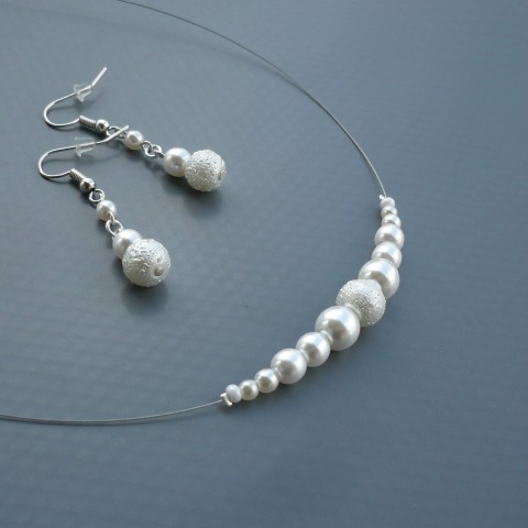 Bílé perličky - náhrdelník - střed dárek bílá bílé svatba jemné perličky perlička bílý svatební jemný perličková perličkový jednoduchý perličkové dovolená nevěsta simple družička simply 