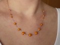 Oranžový perličko náhrdelník sestup