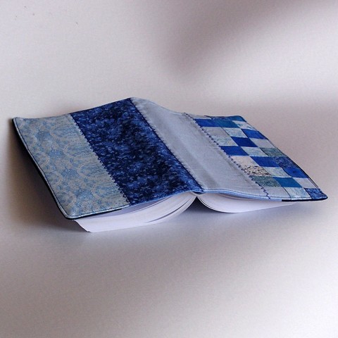 Modrá šachovnice obal na knihu čtverec malované modrá patchwork obal kniha diář aplikace čtverečky záložka pouzdro deník textilní šachovnice prošívání obal na knihu šachovnicový 