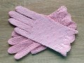 růžové rukavičky s krajkovým lemem