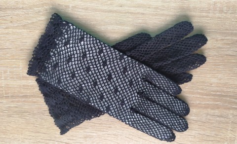 černé rukavičky s krajkovým lemem krajka rukavičky crochet háčkovaná krajka lace gloves 