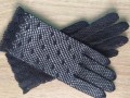 černé rukavičky s krajkovým lemem