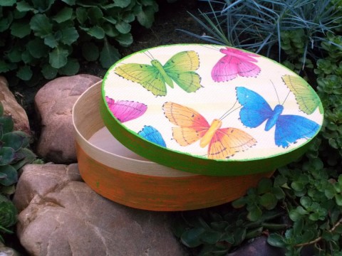 Pestrobarevní motýli dekorace motýl krabička krabice decoupage šperkovnice motýli 
