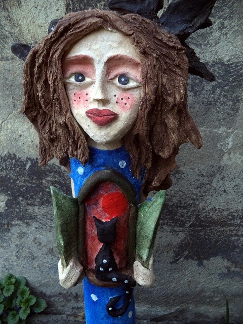 Malá čarodějnice 50cm keramika 