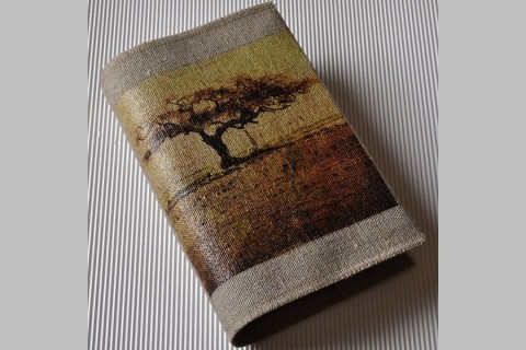 Jsem osamělý strom strom obal kniha šedý knihu režný režná knihy obal na knihu režné osamělý sám 