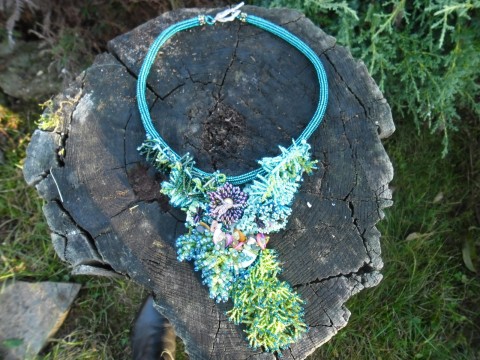 Lesanka náhrdelník korálkování šitý šperk návrhářství 