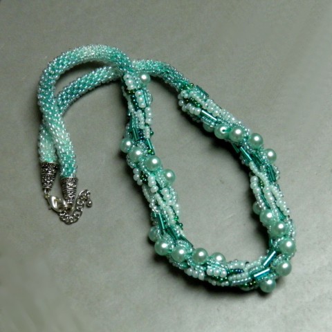 Náhrdelník Azurové perličky perličky rokajl voskové perle háčkovaná spirála turecká spirála trubičky 