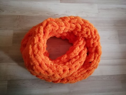 Měkký pletený nákrčník puffy oranž. dárek zima šála zimní měkoučký teplo zachumlání tunel 