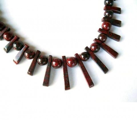 Jaspis makový červená náhrdelník polodrahokam korálky kuličky černá jaspis luxusní bordo tyčinky makový opiový 