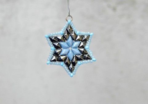 Modro-stříbrná zimní - ozdoba korálky modrá vánoční hvězda modré zimní stříbrné hvězdička vločka 