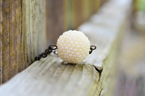 Béžová kulička - náhrdelník originální korálky béžová šité kulička šitá béžový na krk béžové 