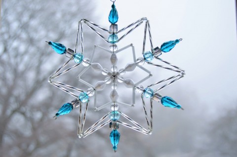 Dáma mezi hvězdami - zimní ozdoba korálky zima modrá sklo elegantní bílá zimní skleněné vločka slzy zmrzlé veliké studené 