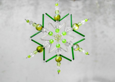 Hvězda ladící ke stromečku - ozdoba korálky zelená zelené zimní váno 