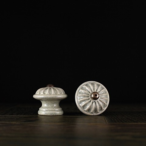 Úchyt / šedý - vzor č. 4 keramika keramické vintage keramický komoda starobylé nábytek rustikální starobylý úchyt knopek rustical rustikal knopka keramický úchyt šuflík 