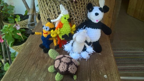 Háčkované figurky zvířátek, atd. přívěsek dekorace dárek želvička ovečka hračka dáreček ozdoba panda papoušek výzdoba pozornost zvířátko mimoń 