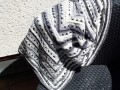 Háčkovaný šátek Šedobílý