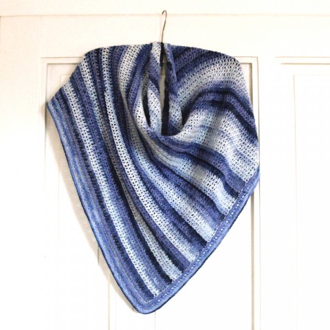 Háčkovaný šátek Modrobílý modrá letní bílá háčkovaný zimní akryl šátek antracitová 