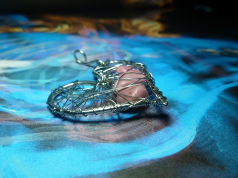 Tepaný přívěsek–3Dsrdce s rodonitem přívěsek šperk dárek minerál kam 
