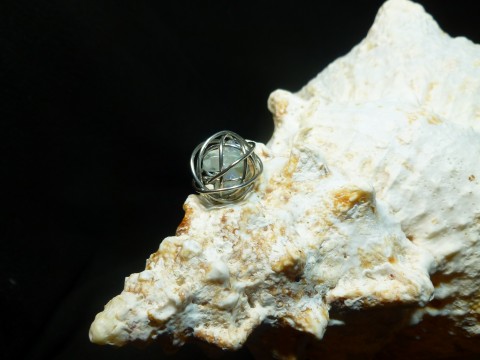 Přívěsek z chirurgické oceli –koule přívěsek šperk minerál kam opali 