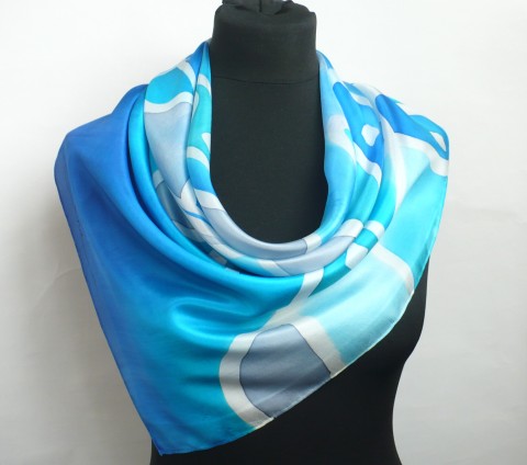 Hedvábný šátek Hlubina. malovaný šátek malba na hedvábí hedvábný šátek černý šátek dárek pro ženu 