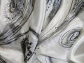 Černobílý hedvábný šátek 75 x 75 cm