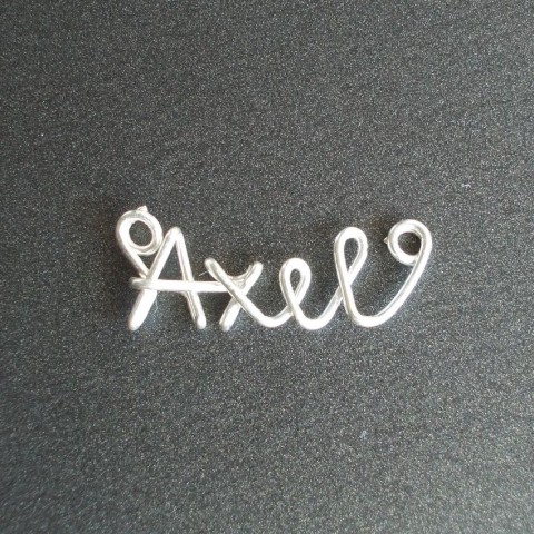 Přívěsek se jménem - Axel přívěsek jmenovka wire-names axel 