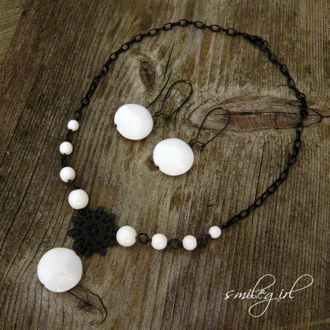 V kontrastu náhrdelník náušnice bílá černá elegatní filigrán ketlovaný jednoduchý black černobílý white bw 