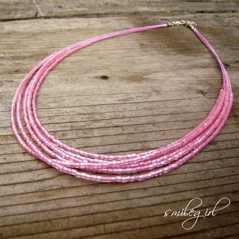 Víceřadý růžový na lanku náhrdelník elegantní růžový rokajl rose lanko sekaný víceřadý 