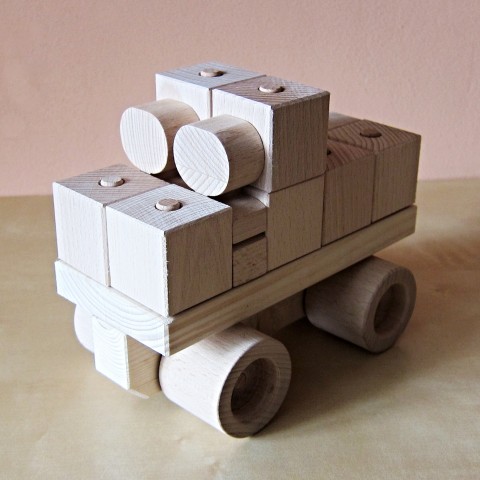 SAMÍK dřevěné autíčko - přírodní dřevo děti auto hračka kostky panáčci stavebnice dřevěné autíčko 