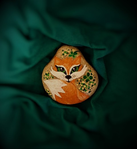 S liškou zelená oranžová těžítko rezavá čtyřlístek štěstí liška malovaný kámen malované kameny s liškou 