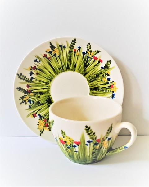 Na kafíčko - Letní louka letní přírodní porcelán tráva hrníček luční ručně malovaný letní louka malovaný hrnek luční květy šálek s podšálkem originální hrnek 