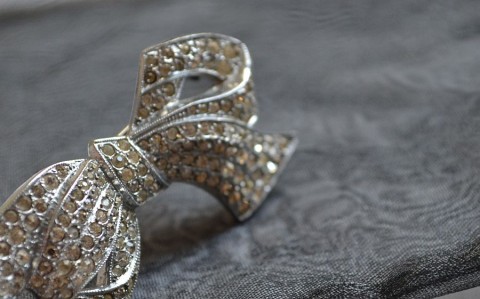 Luxusní starožitná brož styl brož šperk dáma šaty vintage elegance bižuterie luxus art deco 