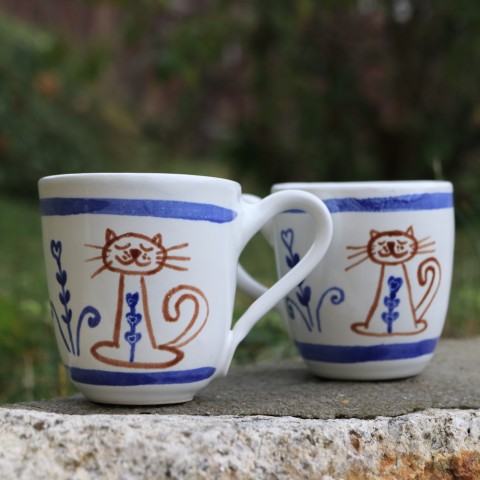 Hrnečky s kočičkou keramika hrnek hrneček kočka kočička malovaný hlína točení majolika 