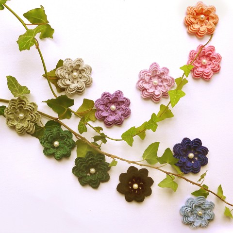 Háčkované kytičky-Přivolávání jara pestrobarevné květina barevné jaro pestré kytičky kytka příze nášivka barvičky 
