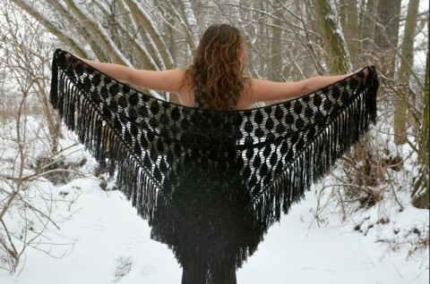 Havraní křídla zima černá šála háčkované akryl šátek šál pončo pléd ples teplo zachumlání 