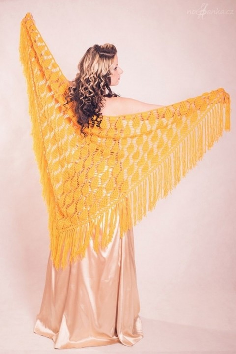 Háčkovaný pléd - zlatý zlatá žlutá focení akryl vlna šátek šál pončo pléd 