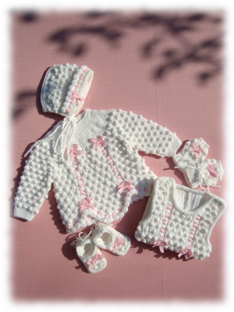Miminkovská souprava děti růžová čepička holčička bílá pletené miminko focení akryl vlna svetřík bačkůrky rukavičky sváteční porodnice dupačky 