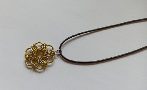 Náramek Kelt - žlutý náhrdelník kroužkování chainmaille náhrdelník z kroužků 