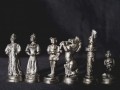 Klečící šachové figury - patinované