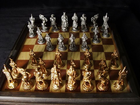 Šachové figury - renesanční patina hra šachy renesance renesanční šachové figurky šach mat 