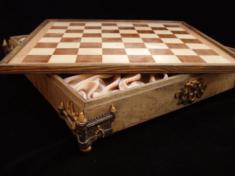 Šachový box - hrad 32 cm hra šachy šachovnice šachové figurky šach mat 