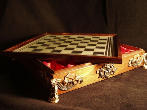 Šachový box - velká secese 26 cm hra šachy šachové figurky šach mat 